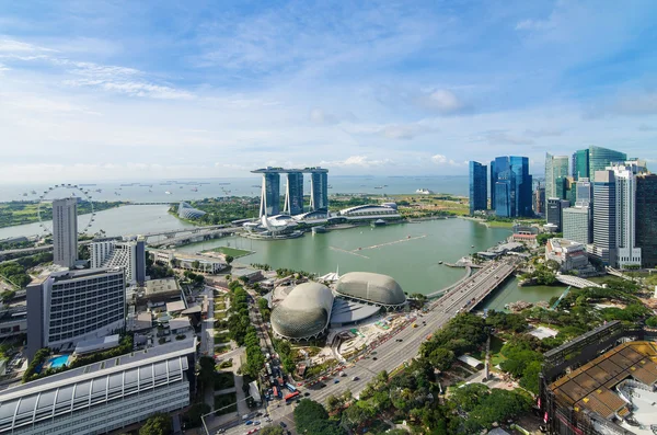 Vista aérea da cidade de Singapura com céu agradável — Fotografia de Stock