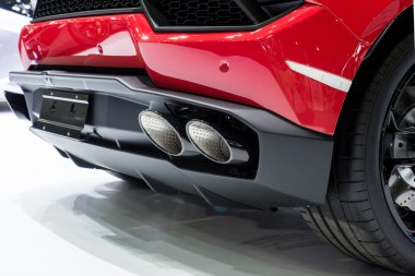 Sportif Susturucular yeni nesil. Dikdörtgen araba egzoz Tai