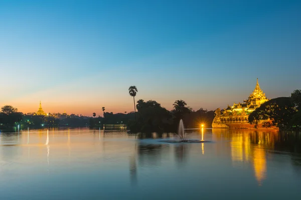 Shwedagon pagoda w yagon, myanmar — Zdjęcie stockowe