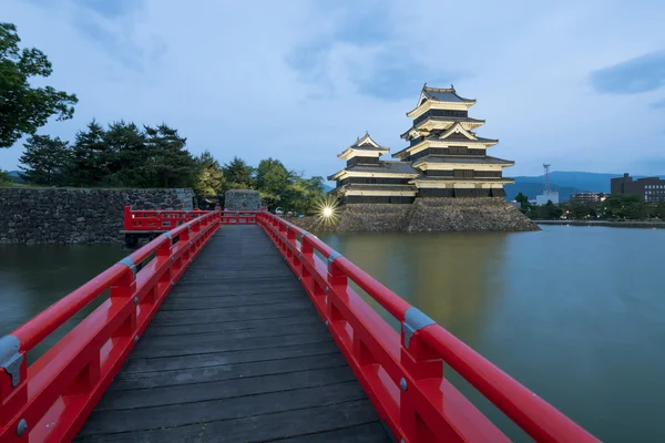 Château de Matsumoto la nuit dans la ville de Nagono, Japon — Photo