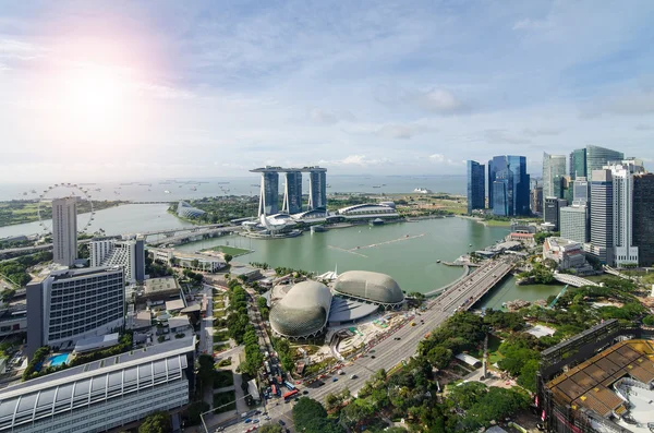 Vista aerea della baia di marina nella città di Singapore con bel cielo — Foto Stock