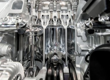 tatlı araba motoruna üzerinde