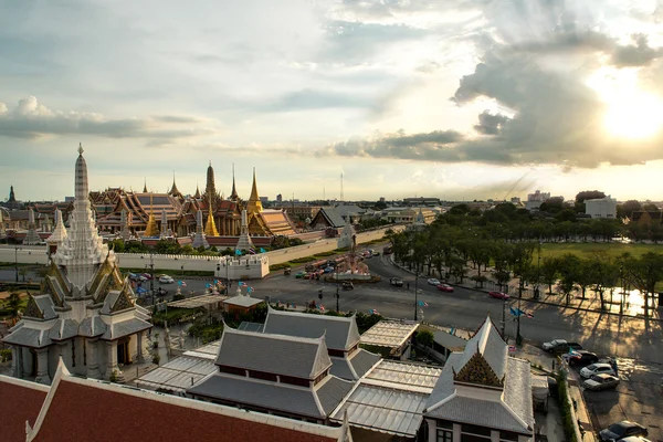 バンコク市柱神社とタイのワット ・ プラ ・ ケオ — ストック写真