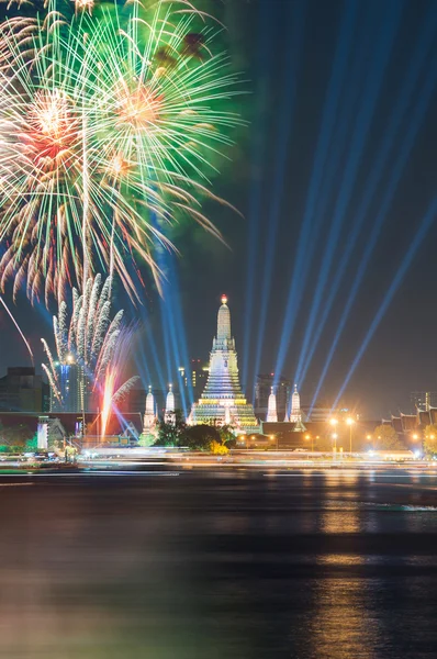 Wat arun zur Zeit der Neujahrsfeier, Thailand — Stockfoto