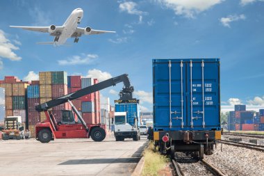 Konteyner kutu yükleme yük treni için taşıma forklift