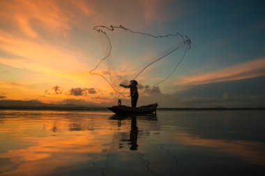 Balıkçı balıkçılık Gölü sabah, Tayland.