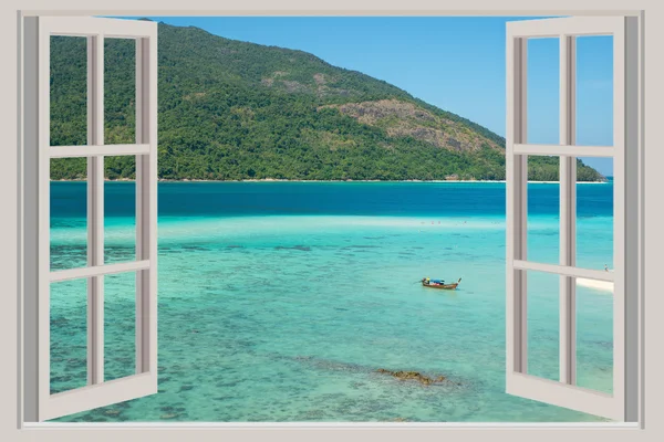 Yaz, seyahat, tatil ve tatil kavramı - açık pencere, — Stok fotoğraf
