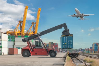 Konteyner kutu yükleme yük treni için taşıma forklift