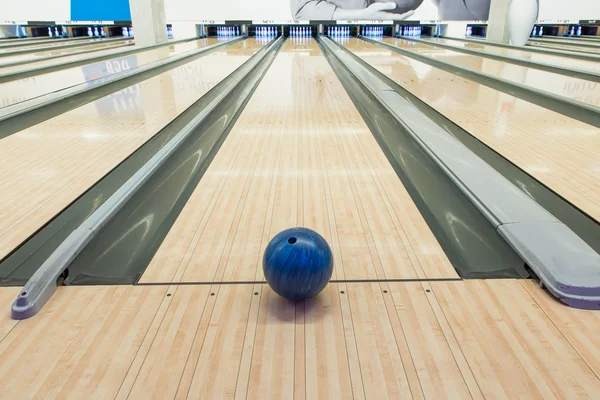 Balls on bowling alley against ten pins — Stock Photo, Image