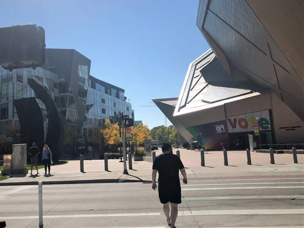 Denver Colorado Estados Unidos Octubre 2020 Gente Caminando Cerca Del — Foto de Stock