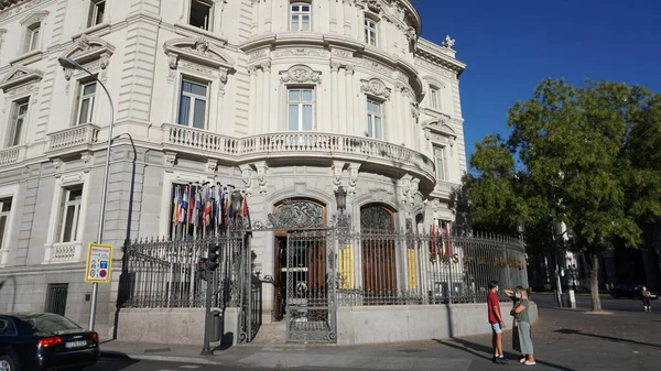 Madrid Spagna Settembre 2020 Turisti Con Maschera Covid Accanto Alla — Foto Stock