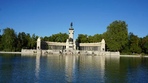 Madri Espanha Setembro 2020 Paisagem Lago Parque Retiro Madri — Fotografia de Stock