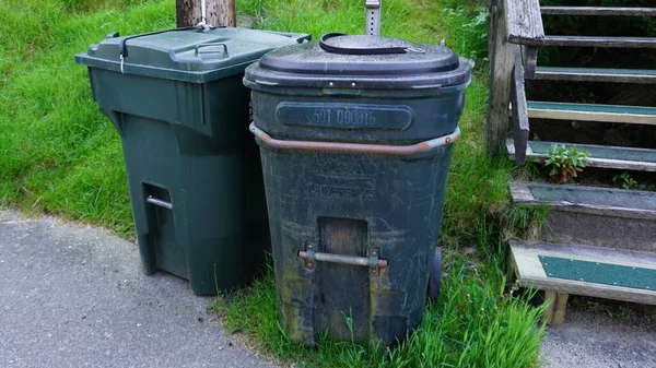 Ketchikan Alaska États Unis Mai 2020 Poubelles Attachées Pour Que — Photo