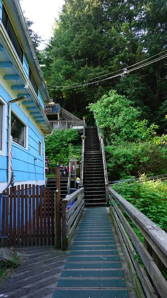 Prudké Schody Vedle Starého Modrého Dřevěného Domu Ketchikan Aljaška Spojené — Stock fotografie