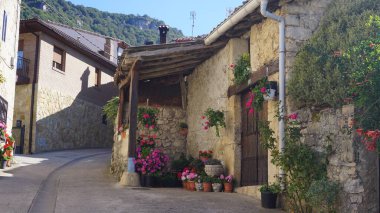 Urederra, Navarra, İspanya, Eylül, 2, 2020: Urederra, Navarra, İspanya kırsal arazisi