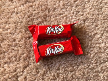 Golden, Colorado, ABD, 31 Ekim 2020: arka planda bulunan tipik Amerikan çikolataları