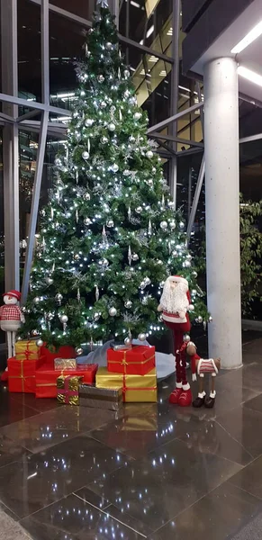 Madri Espanha Dezembro 2019 Árvore Natal Com Luzes Decorações Decoração — Fotografia de Stock