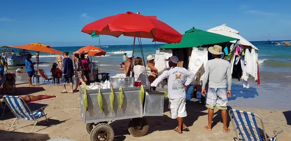 Porto Galinhas Recife Brasil Febrero 2019 Vendedores Mazorca Maíz Playa —  Fotos de Stock