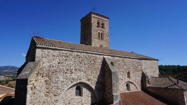 İspanya 'nın Madrid şehrinde Buitrago de Lozoya Kilisesi