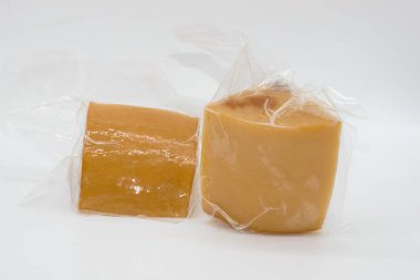 İki parça peynirli süpürge.