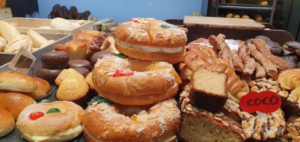 Roscos Reyes Pasteles Una Panadería Típica —  Fotos de Stock