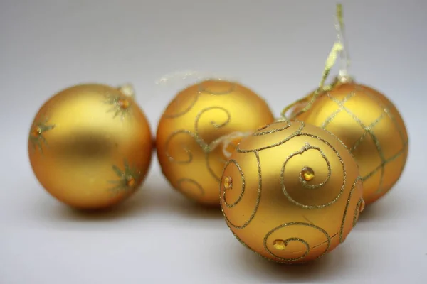 Bolas Navidad Doradas Encantadoras Sobre Fondo Blanco Decorations Christmas Decoración — Foto de Stock