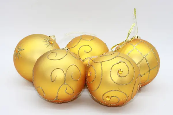 Mooie Gouden Kerstballen Witte Achtergrond Kerst Decoraties Kerst Decoratie — Stockfoto