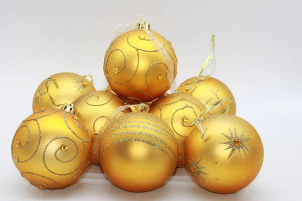 Bolas Navidad Doradas Encantadoras Sobre Fondo Blanco Decorations Christmas Decoración —  Fotos de Stock