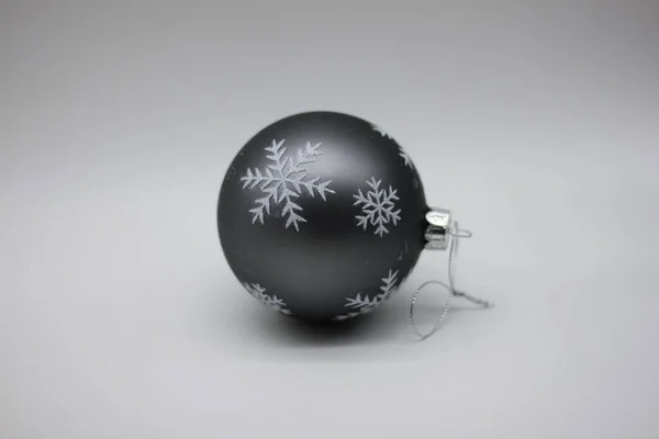 Bola Navidad Negro Sobre Fondo Blanco Decorations Christmas Decoración —  Fotos de Stock