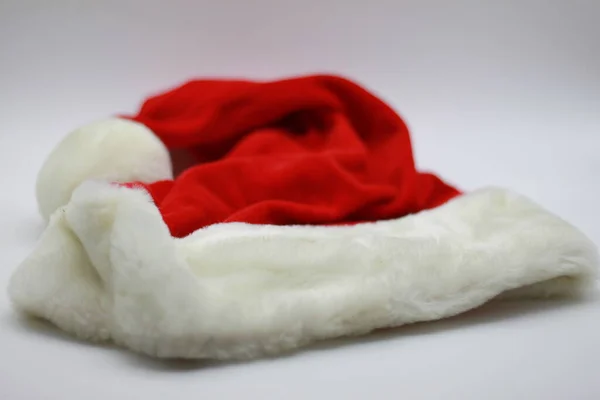 Cappello Babbo Natale Rosso Bianco Isolato Sfondo Bianco Decorazione Natalizia — Foto Stock