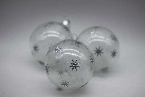 Elegante Kerstballen Witte Achtergrond Kerst Decoratie Nieuwjaars Kerstconcept — Stockfoto