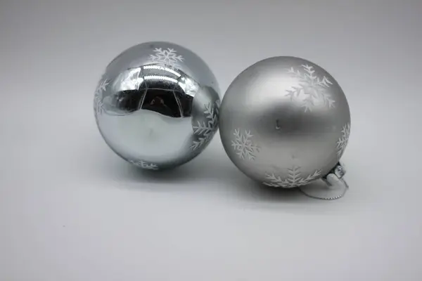 Boules Noël Élégantes Sur Fond Blanc Décoration Noël Nouvel Concept — Photo