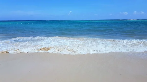 Krajobraz Błękitnego Morza Białego Piasku Plaży Punta Cana Republice Dominikańskiej — Zdjęcie stockowe