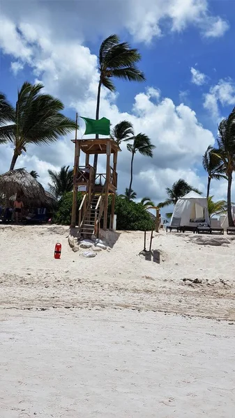 プンタカナビーチ ドミニカ共和国 2019年8月30日 カリブ海のプンタカナビーチのライフガード投稿 — ストック写真
