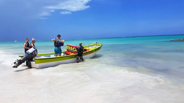 Playa Punta Cana República Dominicana Agosto 2019 Los Turistas Preparan — Foto de Stock