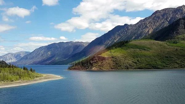 Landscape Mountains Blue Waters Green Trees Border Alaska Canada Spring — Stock Photo, Image