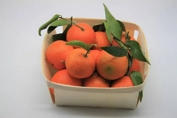 Ecological Tangerines Green Leaves Wooden Box Isolated White Background Concept — Stock Photo, Image