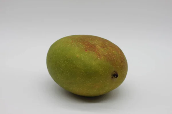 Deliciosa Fruta Madura Mango Sobre Fondo Blanco Comida Saludable — Foto de Stock