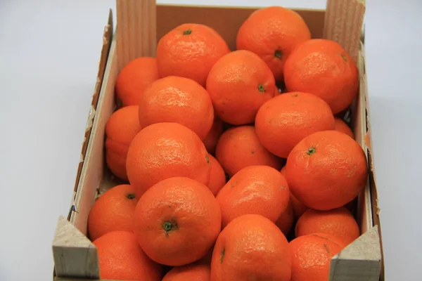 Bir Kutu Lezzetli Mandalina Sağlıklı Yemek Meyve — Stok fotoğraf