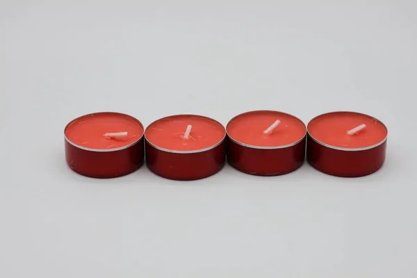 Quattro Candele Aromatiche Rosse Isolate Fondo Rosso Aromaterapia — Foto Stock