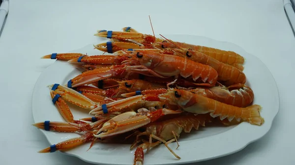 Live Crawfish White Tray Blue Gums Tongs — Stock Photo, Image