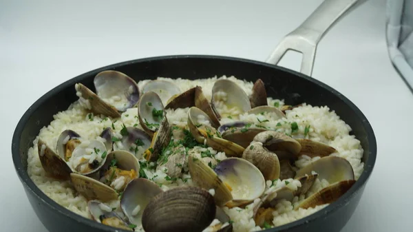 Cacerola Arroz Con Almejas Recién Cocidas —  Fotos de Stock