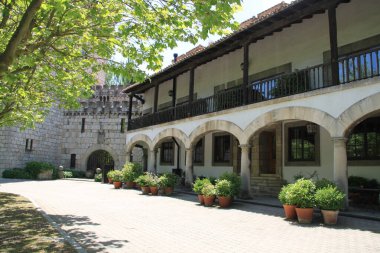 Burgos İspanya, 13 Haziran 2021: Burgos, İspanya 'daki Landa restoranının girişindeki kemerler