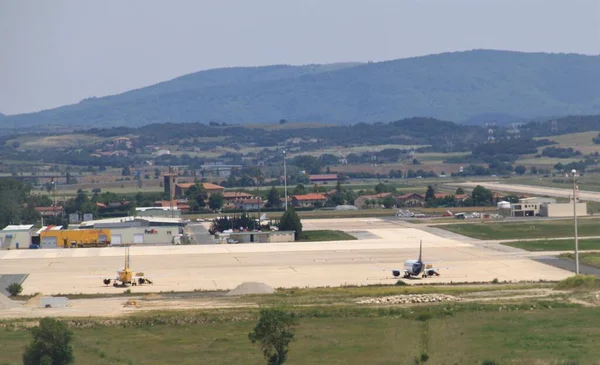 Vitoria, Alava, İspanya, 13 Temmuz 2021: Mendoza kasabasından Vitoria 'daki Foronda havaalanı