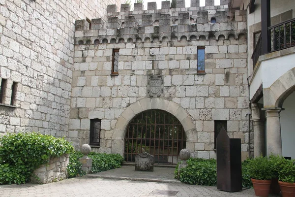 Burgos Espanha Junho 2021 Cerca Metal Entrada Para Torre Restaurante — Fotografia de Stock