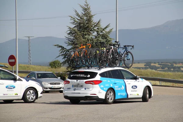 Burgos Spanien Augusti 2021 Hjälpfordon För Cykellaget Med Cyklarna Toppen — Stockfoto