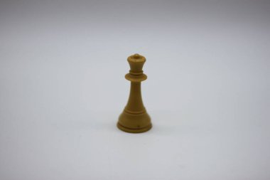 Beyaz vezir, satranç taşları, beyaz arka planda izole