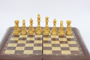 Beyaz taşlı satranç tahtası