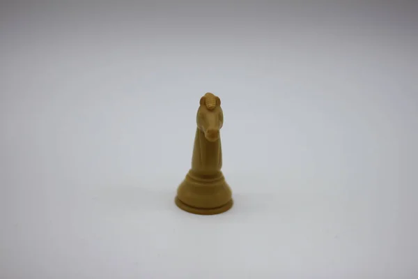 Bílý Kůň Šachové Figurky Izolované Bílém Pozadí — Stock fotografie
