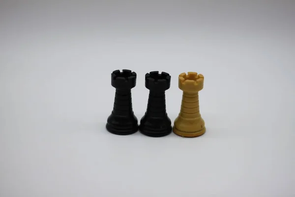 Černé Bílé Šachové Věže Izolované Bílém Pozadí — Stock fotografie